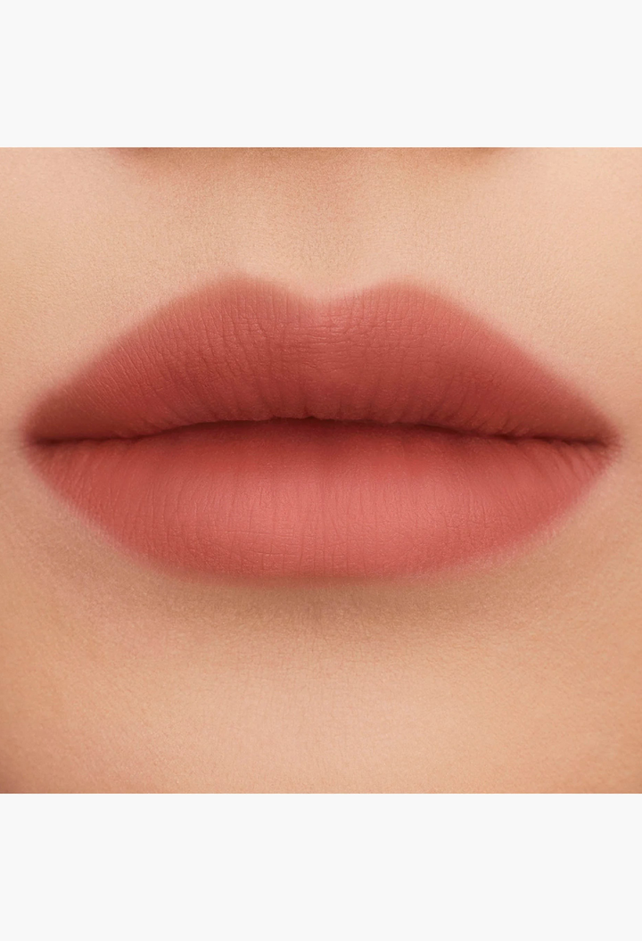 GLAM MODA Yves Saint Laurent The Inks Blurring Matte Liquid Lip Stain with a soft-focus smoked-blur finish on lips.