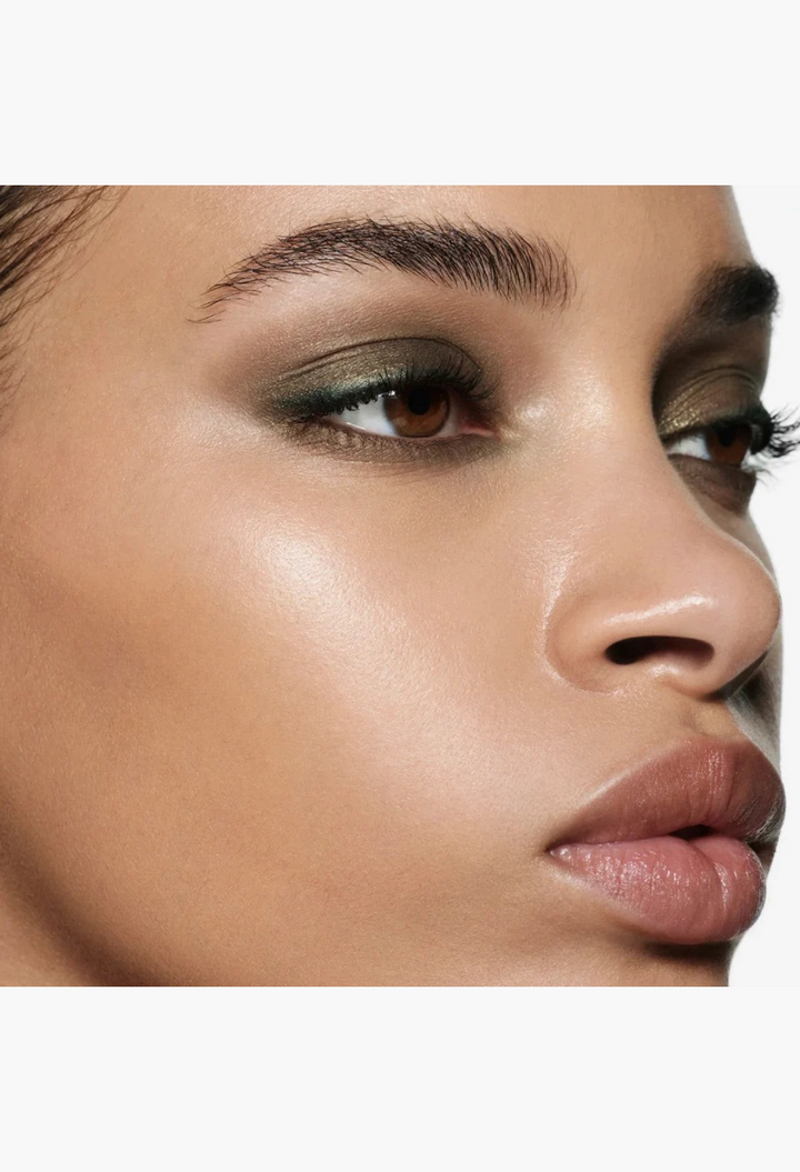 GLAM MODA Eye Wardrobe eyeshadow palette applied on a model with a shimmering olive and brown smoky eye look