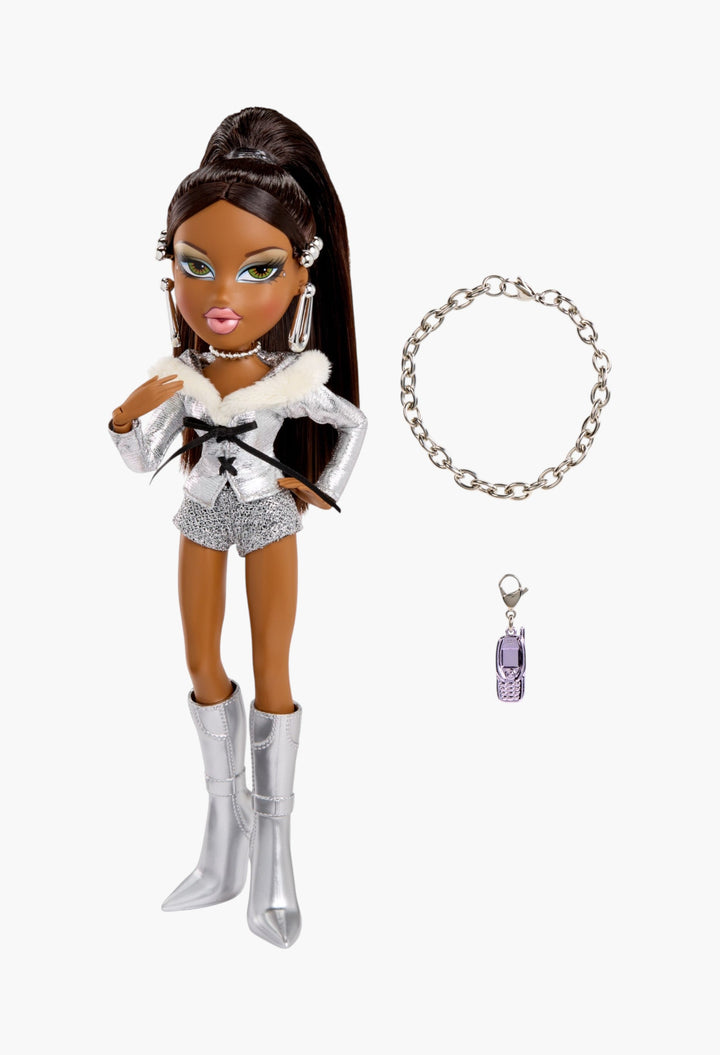Bratz Charmz Sasha Fashion Doll with Collectible Charm Bracelet - GLAM MODA