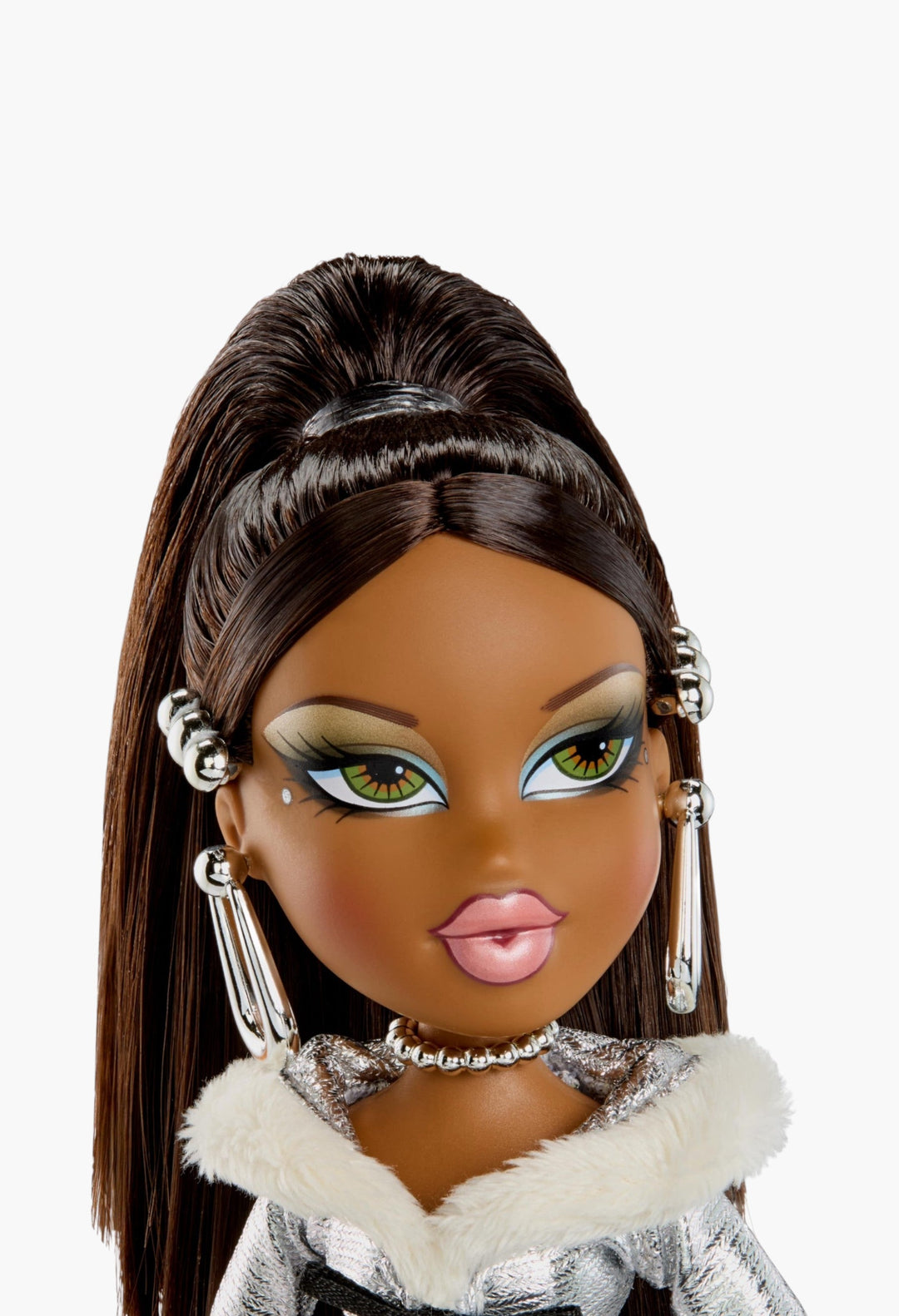 Bratz Charmz Sasha Fashion Doll with Collectible Charm Bracelet - GLAM MODA
