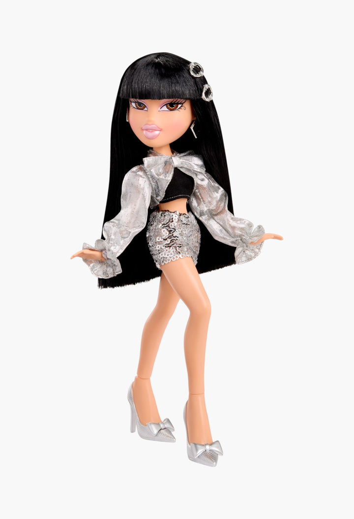 Bratz Charmz Jade Fashion Doll with Collectible Charm Bracelet - GLAM MODA