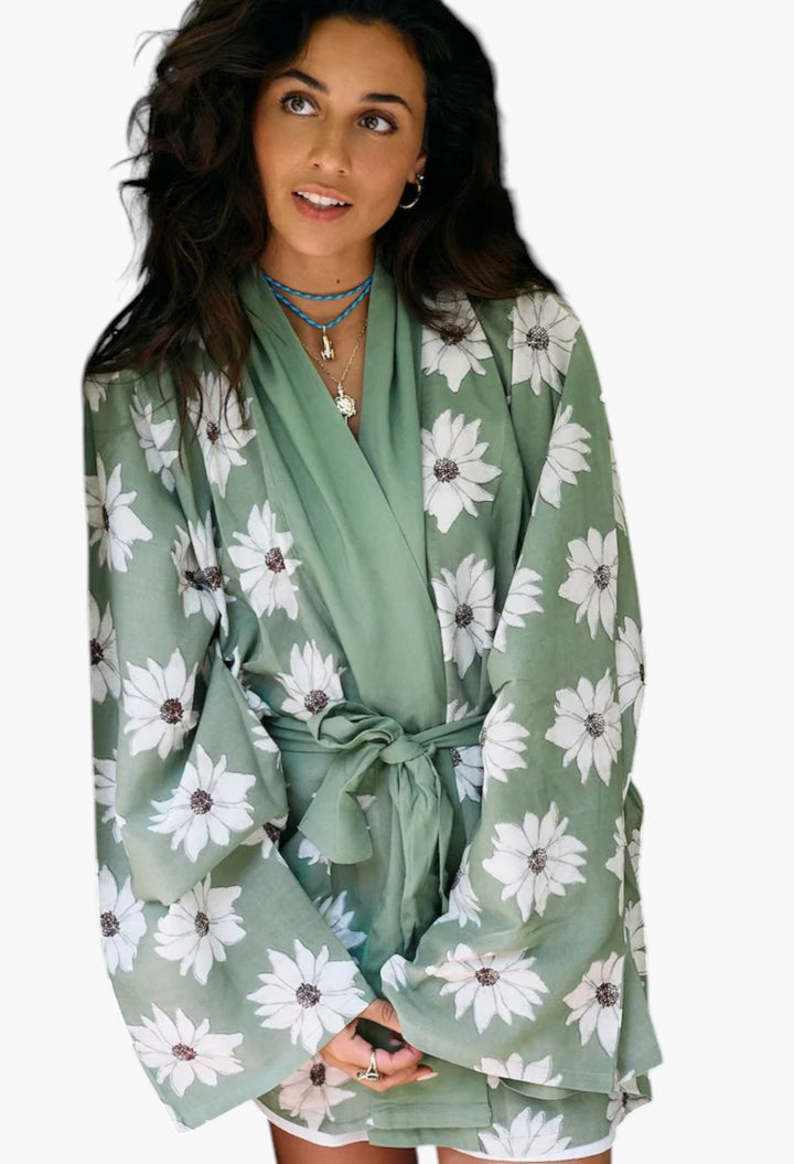 White Lotus Dreams Kimono - GLAM MODA