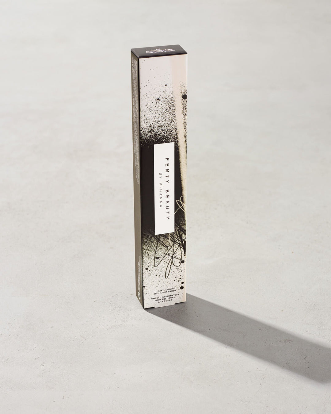 Cheek-Hugging Highlight Brush 120 - GLAM MODA