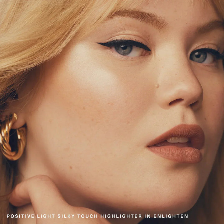 Positive Light Liquid Luminizer - GLAM MODA