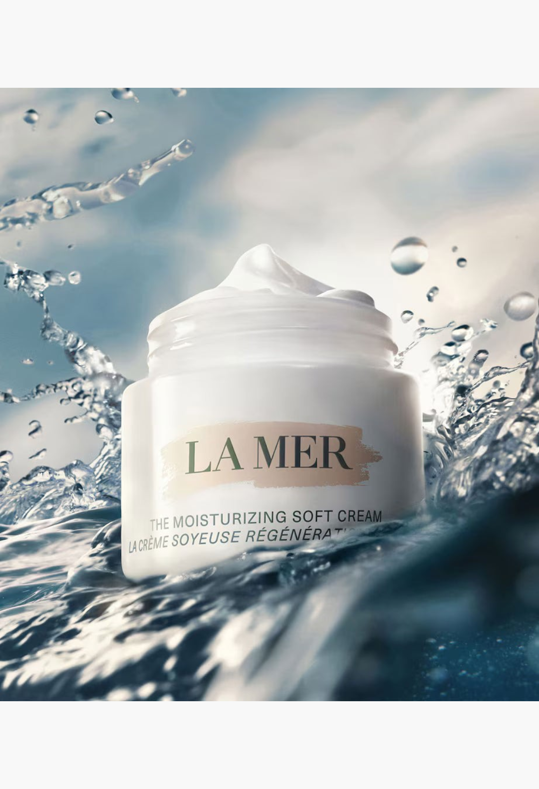 GLAM MODA La Mer The Moisturizing Soft Cream in a white jar surrounded by a refreshing splash of water