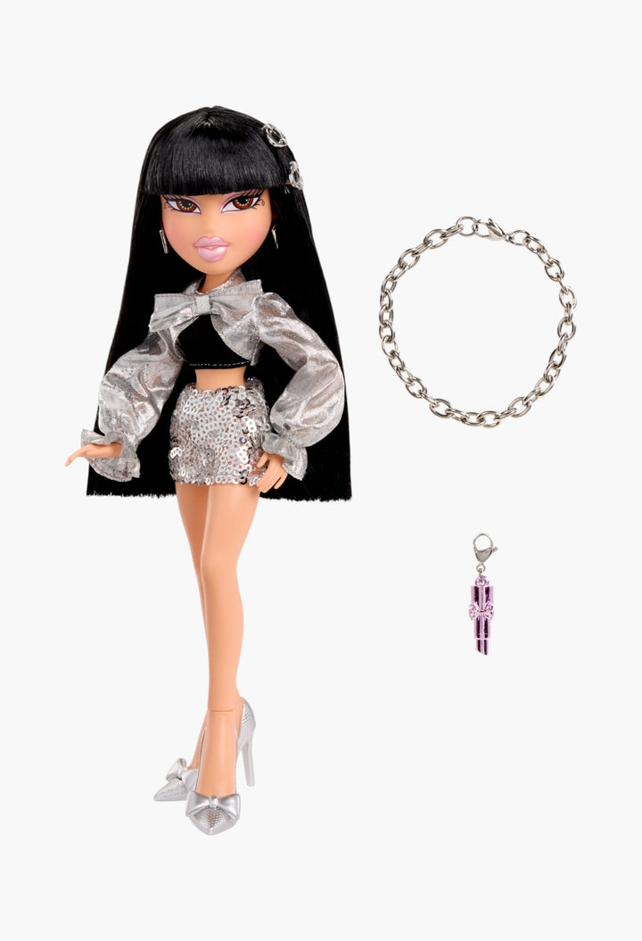 Bratz Charmz Jade Fashion Doll with Collectible Charm Bracelet - GLAM MODA