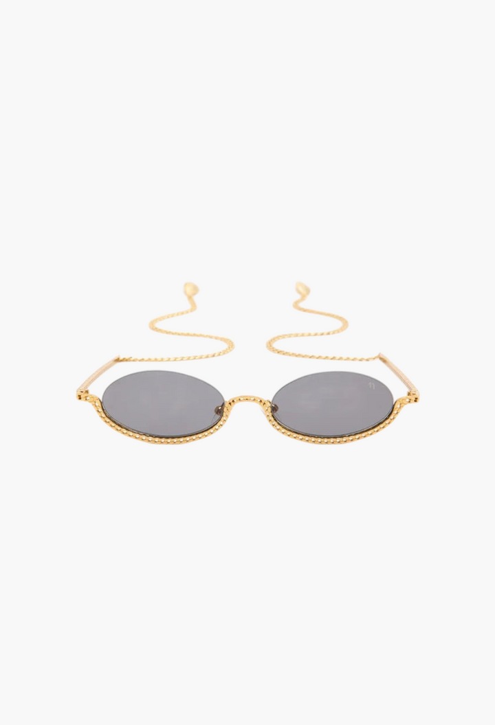GLAM MODA Gaga sunglasses featuring sculptural gold metal frames with an integrated chain and dark anti-reflective lenses