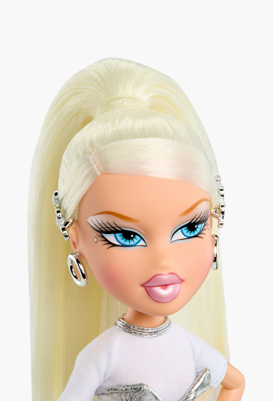Bratz Charmz Cloe Fashion Doll With Collectible Charm Bracelet - GLAM MODA