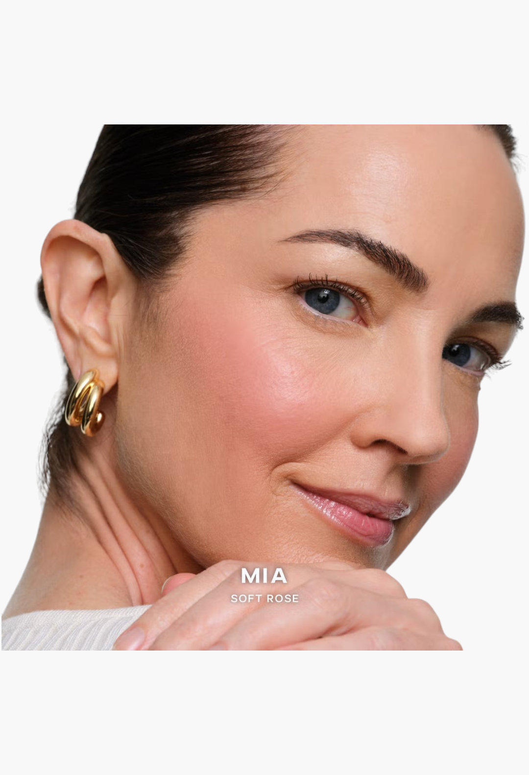 GLAM MODA model wearing Saie SuperSuede Radiant Blush in Mia soft rose shade for a natural glowing cheek flush