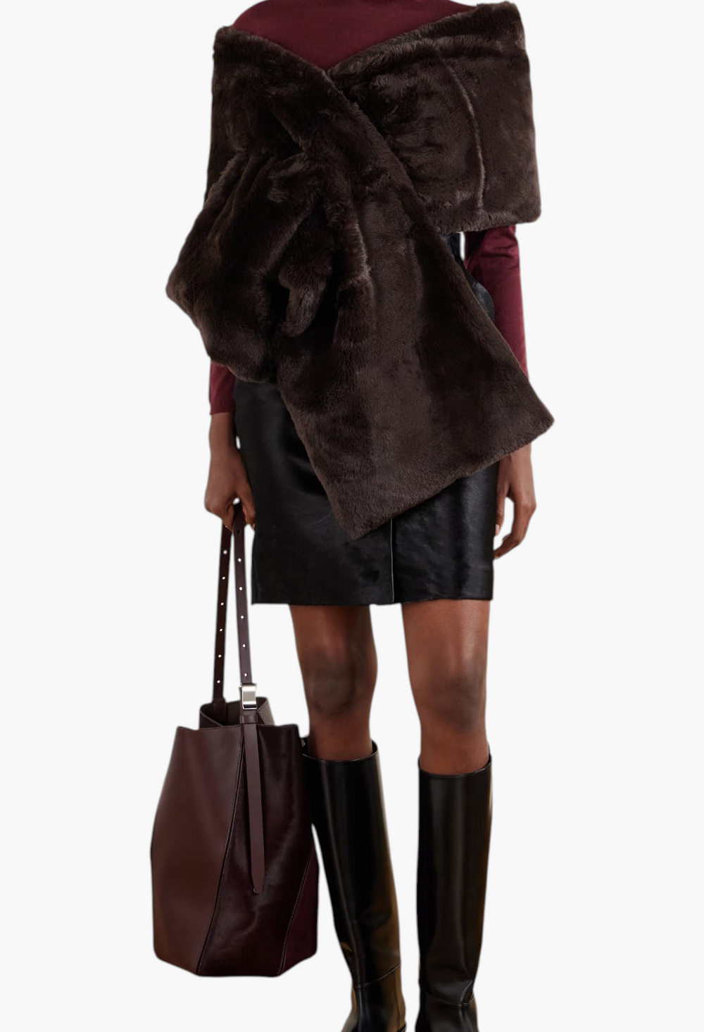 GLAM MODA Piacere plush brown scarf with quilted shell trim and bow-style slot-through fastening worn by a model